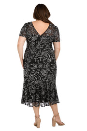 Embroidered Floral Midi Dress with Flared Skirt and Short Sleeves - Plus